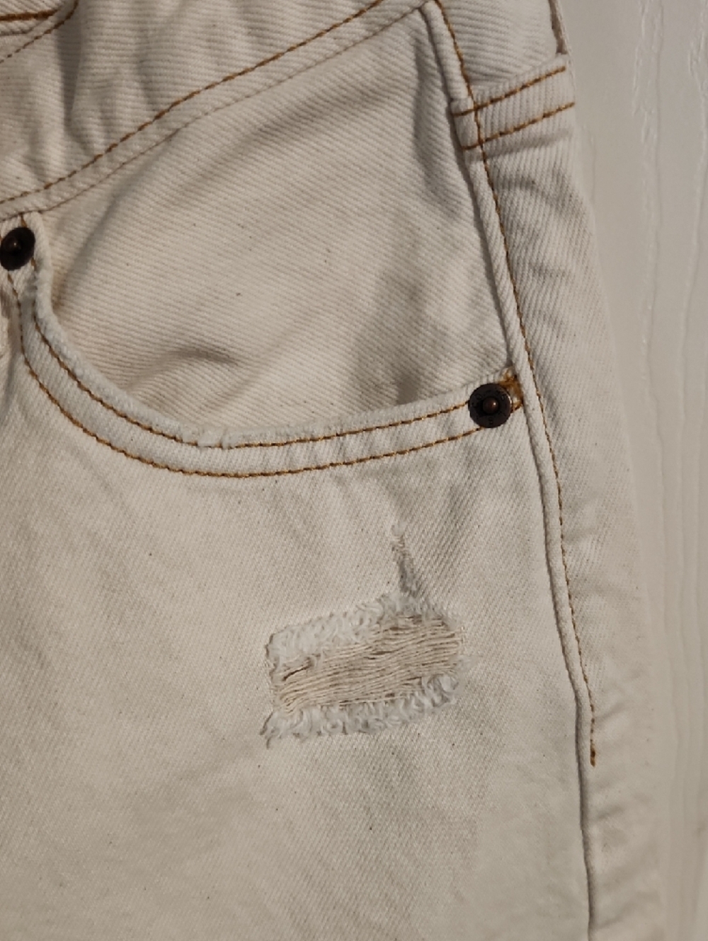 Levi's Cream Denim Jeans with Tan Leather Patch - Picture 6 of 12